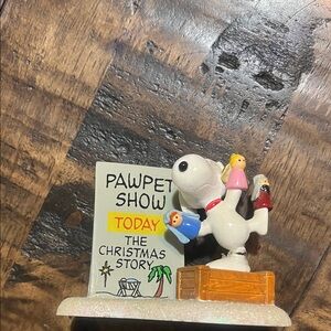 Peanuts Snoopy's Christmas Pawpet Show Figurine